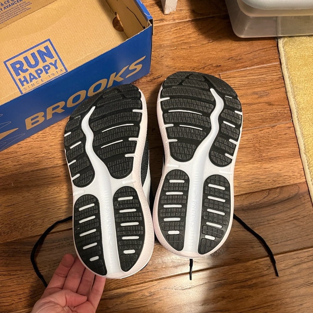 Brooks Ghost Max 2 Women’s-Size 10 - Picture 3 of 4